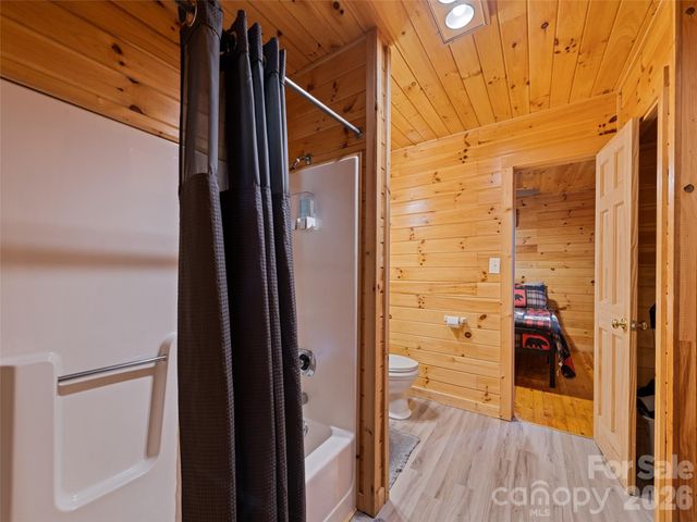 299 Blue Ridge Parkway, Bryson City, NC 28713