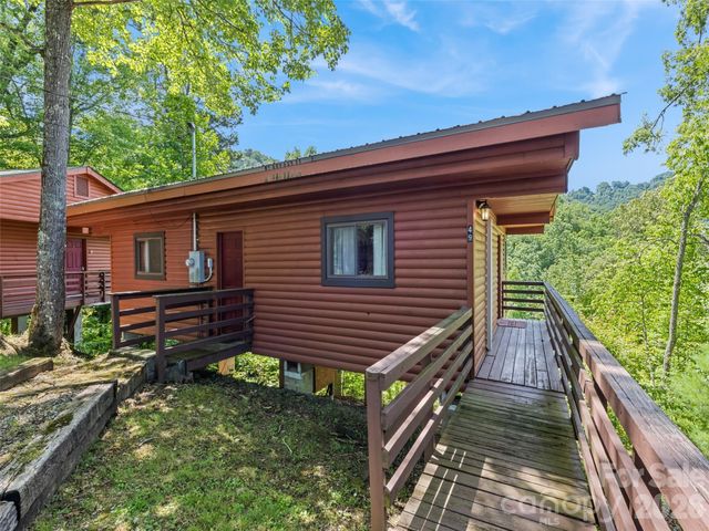 299 Blue Ridge Parkway, Bryson City, NC 28713