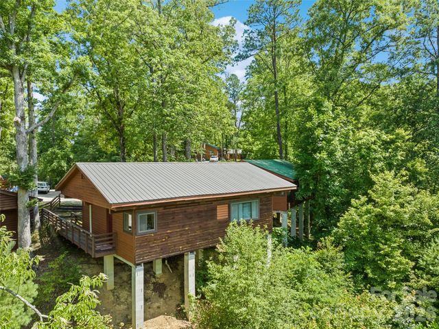 299 Blue Ridge Parkway, Bryson City, NC 28713