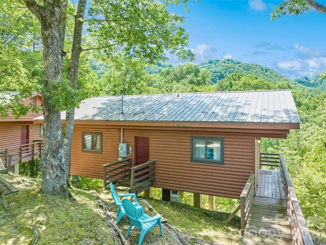 299 Blue Ridge Parkway, Bryson City, NC 28713