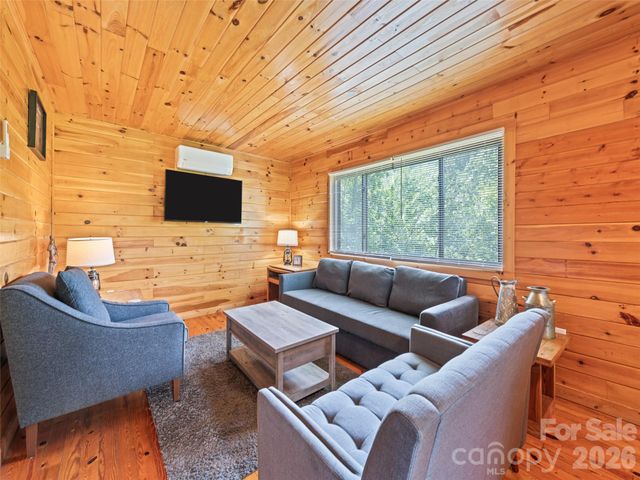 299 Blue Ridge Parkway, Bryson City, NC 28713