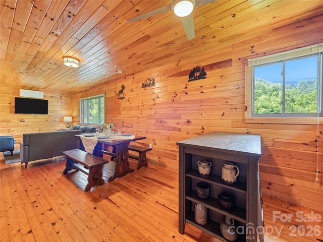 299 Blue Ridge Parkway, Bryson City, NC 28713