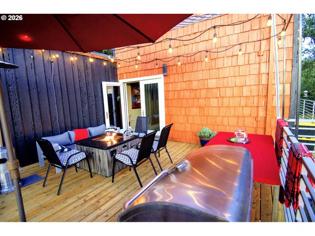 1425 Ne HILLVIEW Ct, Roseburg, OR 97470