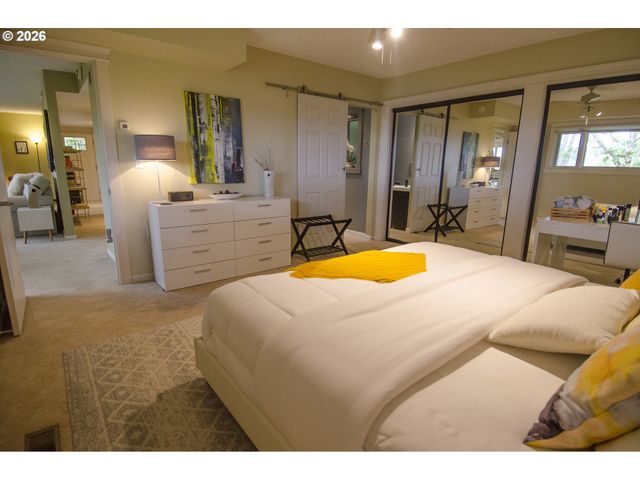 1425 Ne HILLVIEW Ct, Roseburg, OR 97470