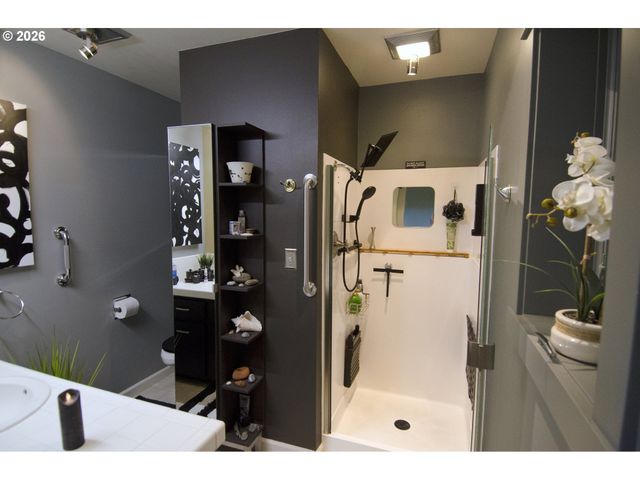 1425 Ne HILLVIEW Ct, Roseburg, OR 97470