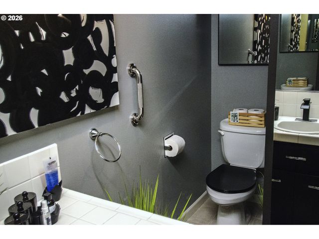 1425 Ne HILLVIEW Ct, Roseburg, OR 97470