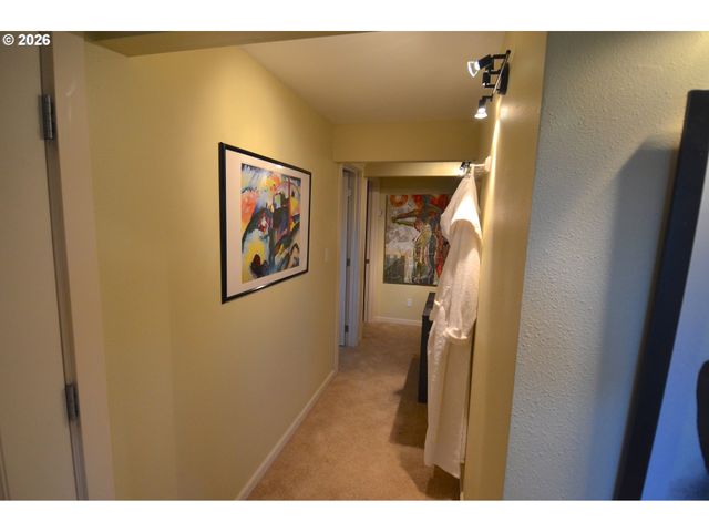 1425 Ne HILLVIEW Ct, Roseburg, OR 97470