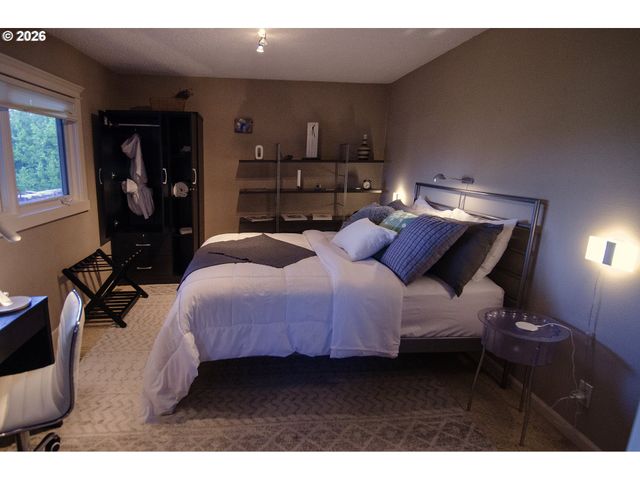 1425 Ne HILLVIEW Ct, Roseburg, OR 97470