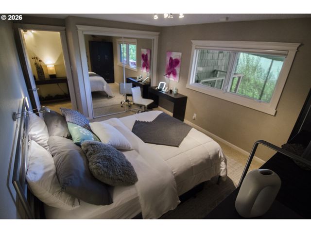 1425 Ne HILLVIEW Ct, Roseburg, OR 97470