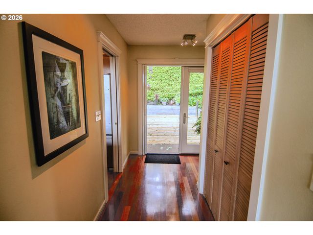 1425 Ne HILLVIEW Ct, Roseburg, OR 97470