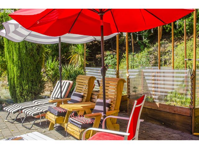 1425 Ne HILLVIEW Ct, Roseburg, OR 97470