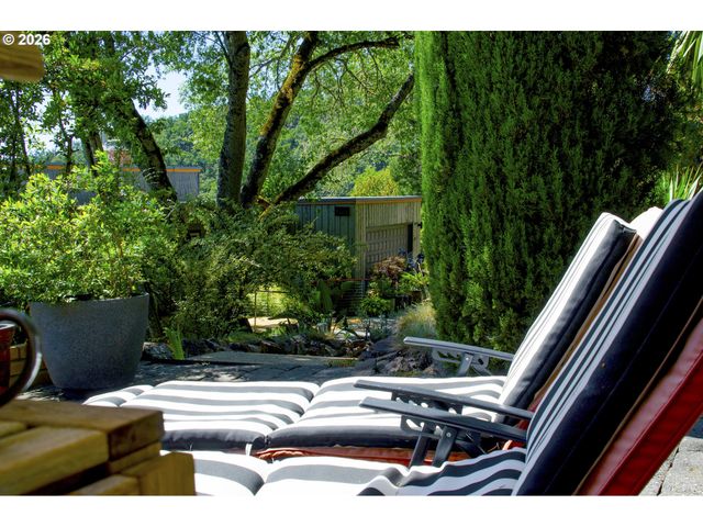 1425 Ne HILLVIEW Ct, Roseburg, OR 97470