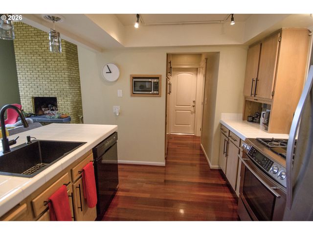 1425 Ne HILLVIEW Ct, Roseburg, OR 97470