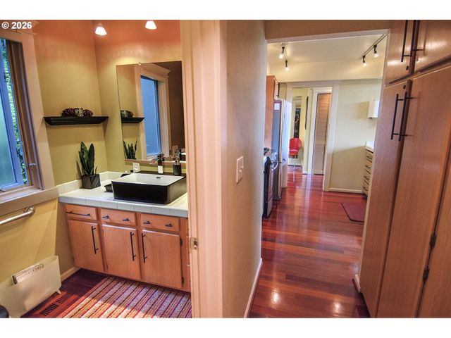 1425 Ne HILLVIEW Ct, Roseburg, OR 97470