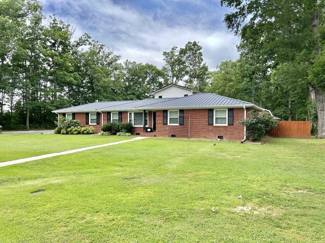 1212 Woodcrest Dr, Manchester, TN 37355