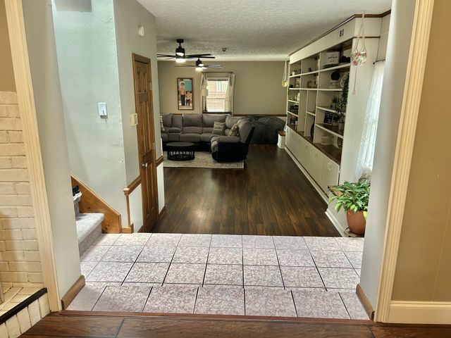 1212 Woodcrest Dr, Manchester, TN 37355