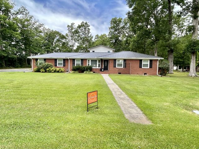 1212 Woodcrest Dr, Manchester, TN 37355