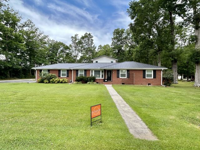 1212 Woodcrest Dr, Manchester, TN 37355