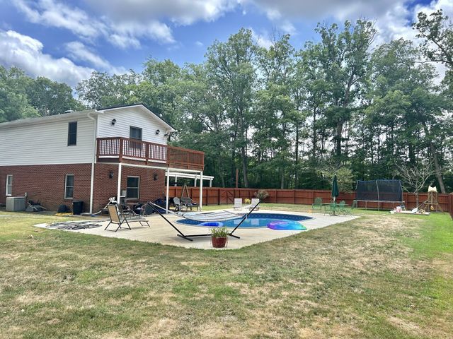 1212 Woodcrest Dr, Manchester, TN 37355