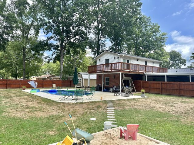 1212 Woodcrest Dr, Manchester, TN 37355