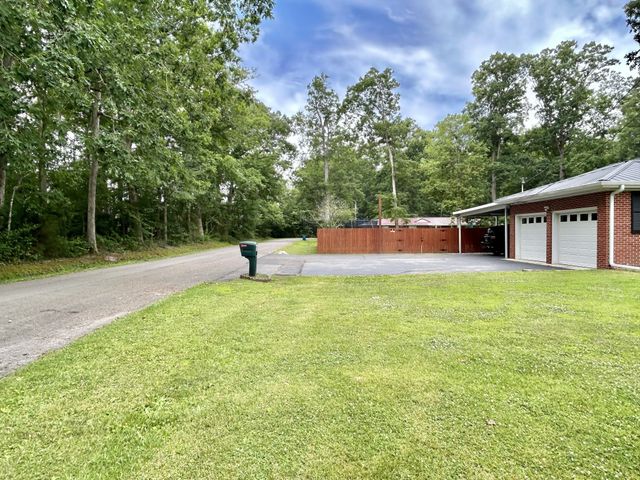 1212 Woodcrest Dr, Manchester, TN 37355