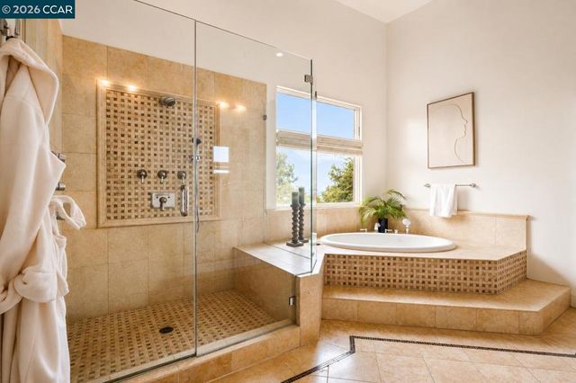 698 Via Rialto, Oakland, CA 94619