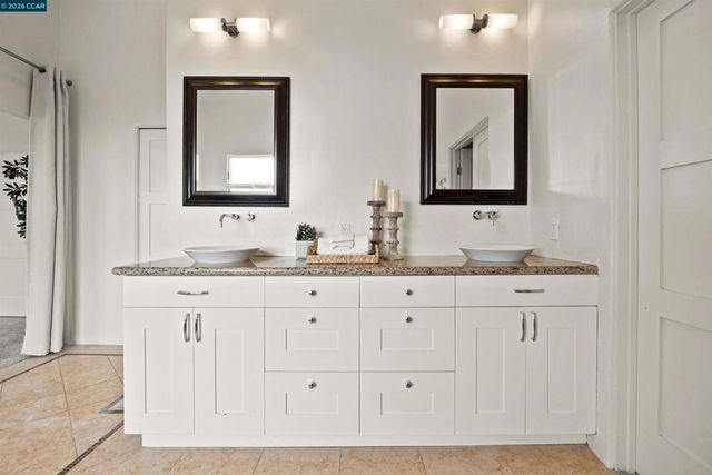 698 Via Rialto, Oakland, CA 94619