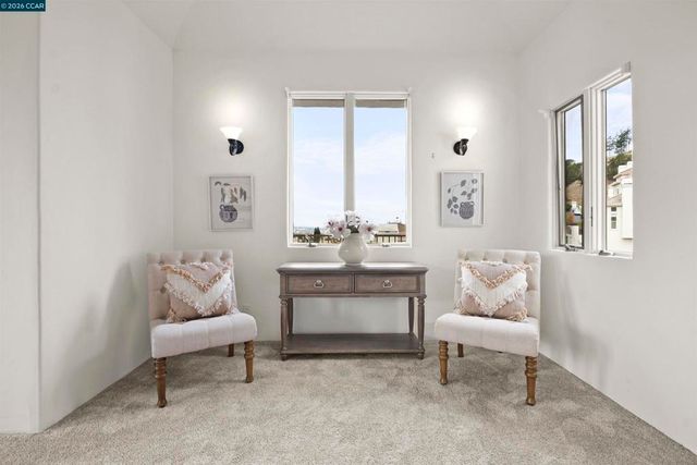 698 Via Rialto, Oakland, CA 94619