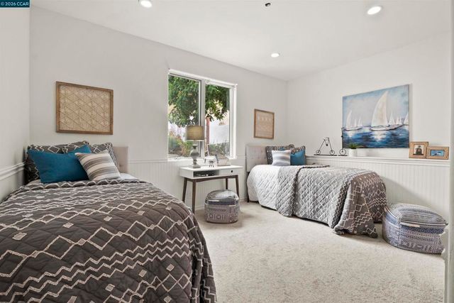 698 Via Rialto, Oakland, CA 94619