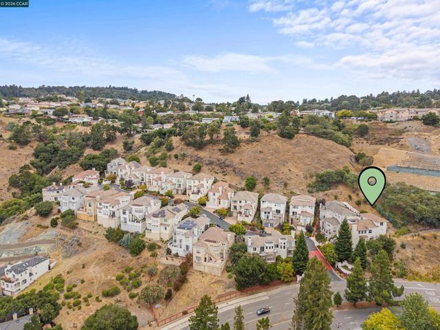 698 Via Rialto, Oakland, CA 94619