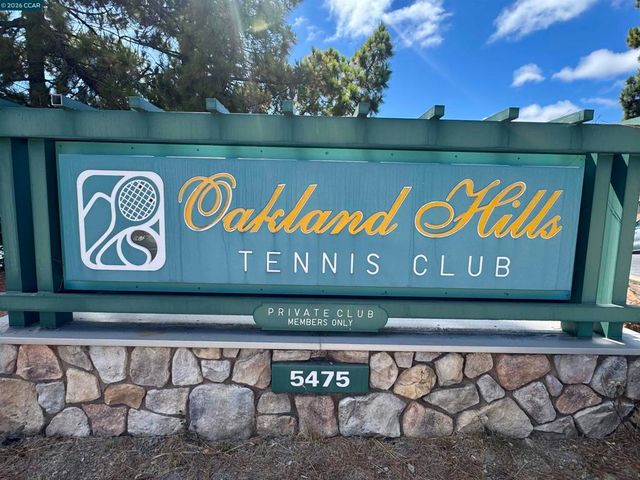 698 Via Rialto, Oakland, CA 94619