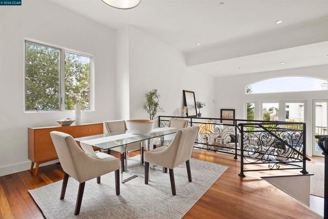 698 Via Rialto, Oakland, CA 94619