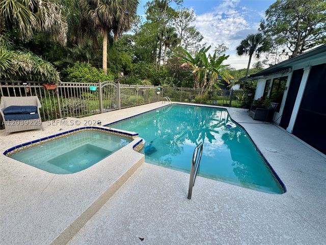 172 Wild Pine Rd, Wellington, FL 33414