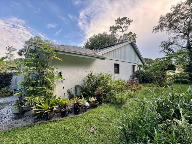 172 Wild Pine Rd, Wellington, FL 33414