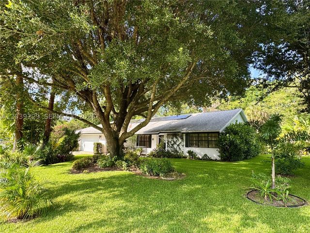 172 Wild Pine Rd, Wellington, FL 33414