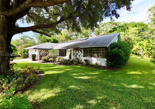 172 Wild Pine Rd, Wellington, FL 33414