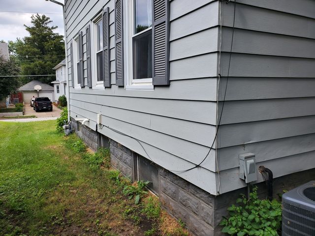 1623 W Pleasant Street, Davenport, IA 52804
