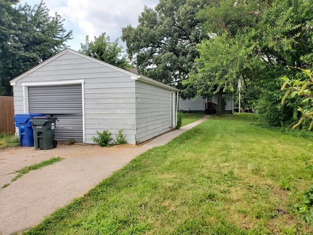 1623 W Pleasant Street, Davenport, IA 52804