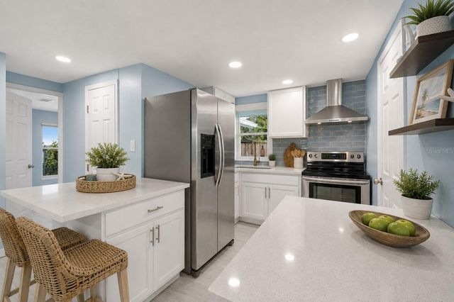 5541 KENSINGTON STREET, Sarasota, FL 34232