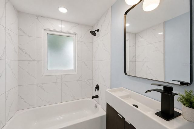 5541 KENSINGTON STREET, Sarasota, FL 34232