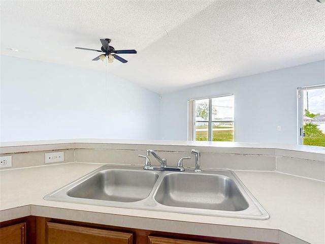 1001 EIFFEL LANE, Kissimmee, FL 34759
