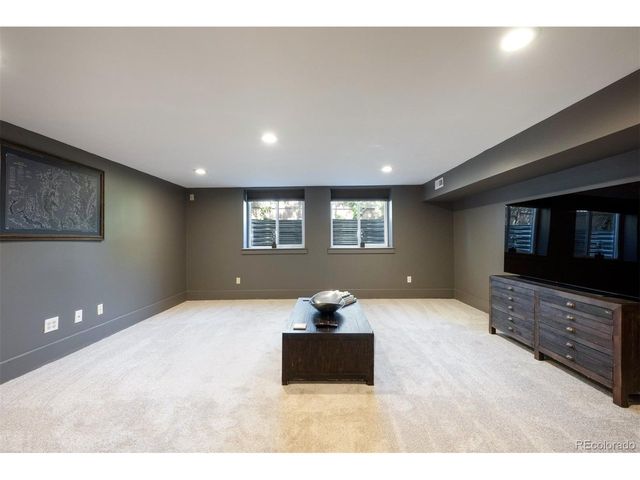 1325 Bellaire St, Denver, CO 80220