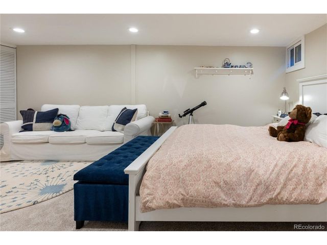 1325 Bellaire St, Denver, CO 80220