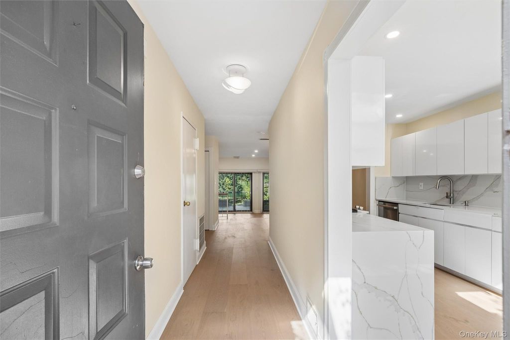 87 Northgate Circle, Melville, NY 11747 — photo 2