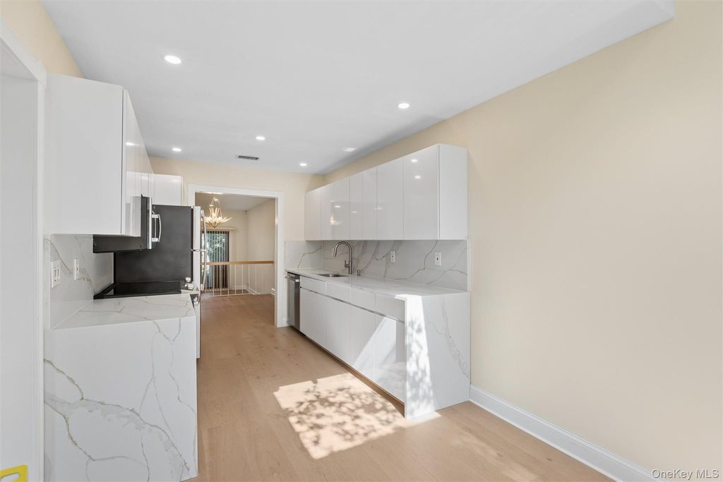 87 Northgate Circle, Melville, NY 11747 — photo 4