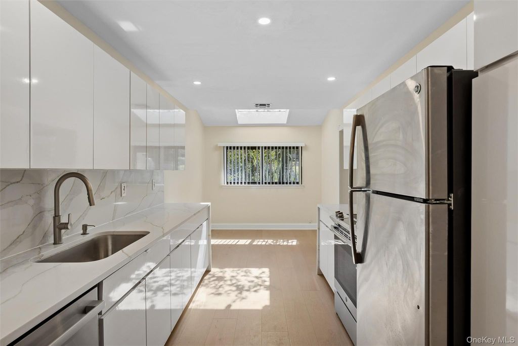 87 Northgate Circle, Melville, NY 11747 — photo 5