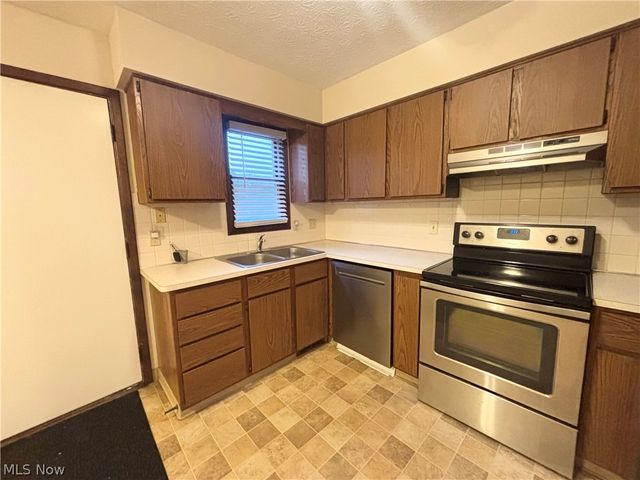 20209 Lake Shore Boulevard, Euclid, OH 44123