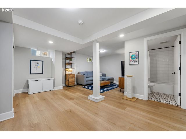 7007 Se 28TH Ave, Portland, OR 97202