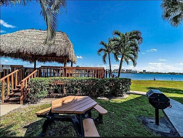 708 EXECUTIVE CENTER Drive 12, West Palm Beach, FL 33401