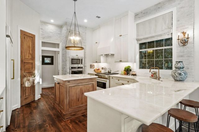 2207 Longmire Road, Conroe, TX 77304